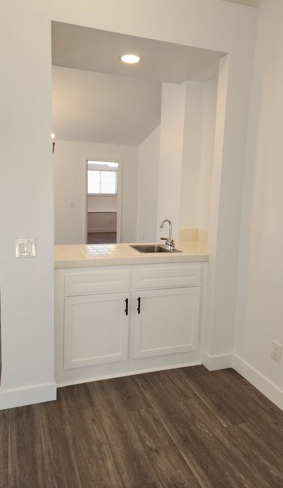 272 Augustine Way #B - Photo 5 of 33