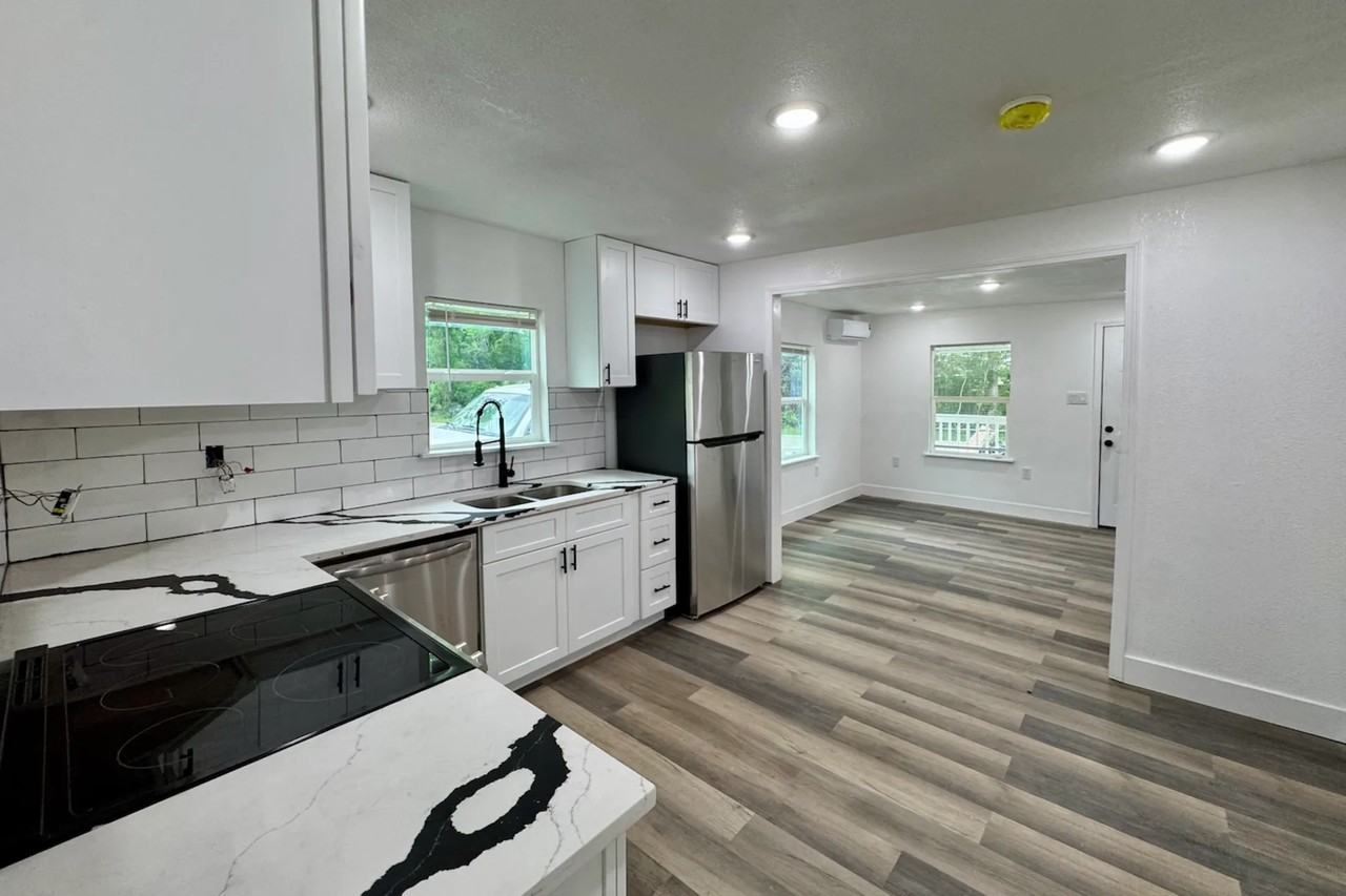 1704 Dalhart St - Photo 2 of 11