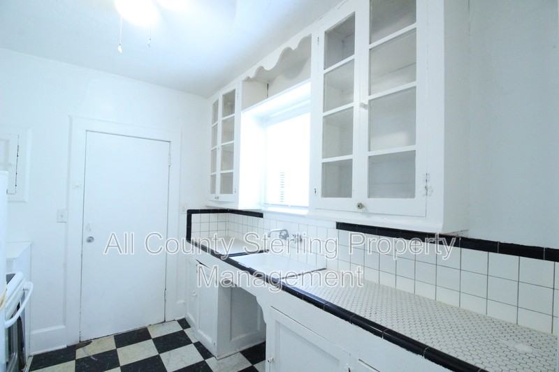 707 Nw 2nd Ave #102 - Photo 3 of 11