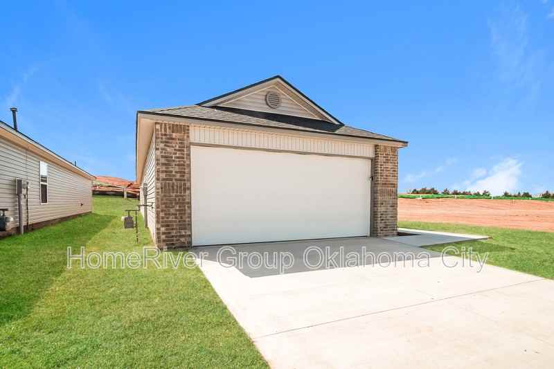 1201 Clydesdale Dr - Photo 3 of 20