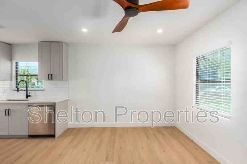 616 N 10th Ave #H - Photo 3 of 19