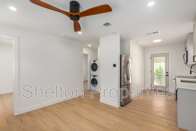 616 N 10th Ave #H - Photo 5 of 19