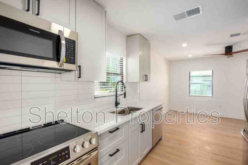 616 N 10th Ave #H - Photo 7 of 19