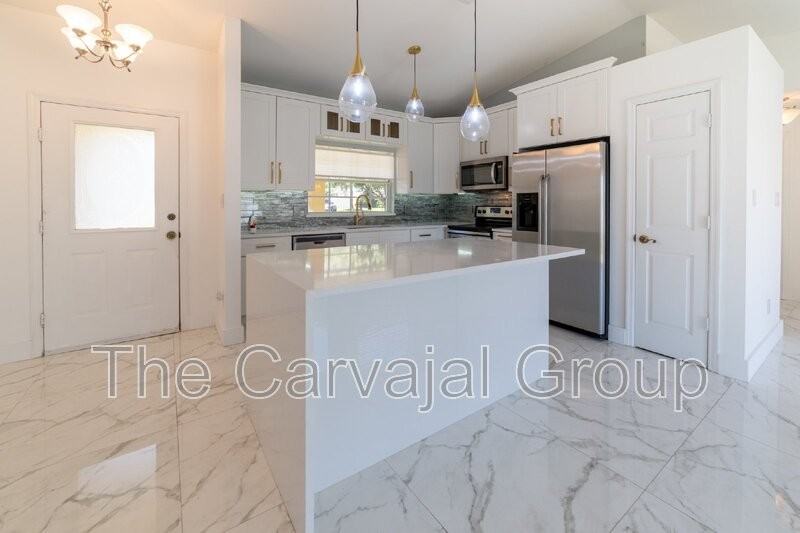 14426 Indian Ridge Trl - Photo 6 of 33