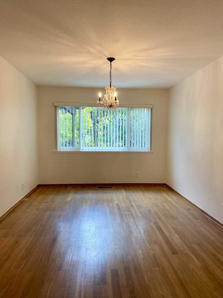 19930 Durham Ct - Photo 3 of 18