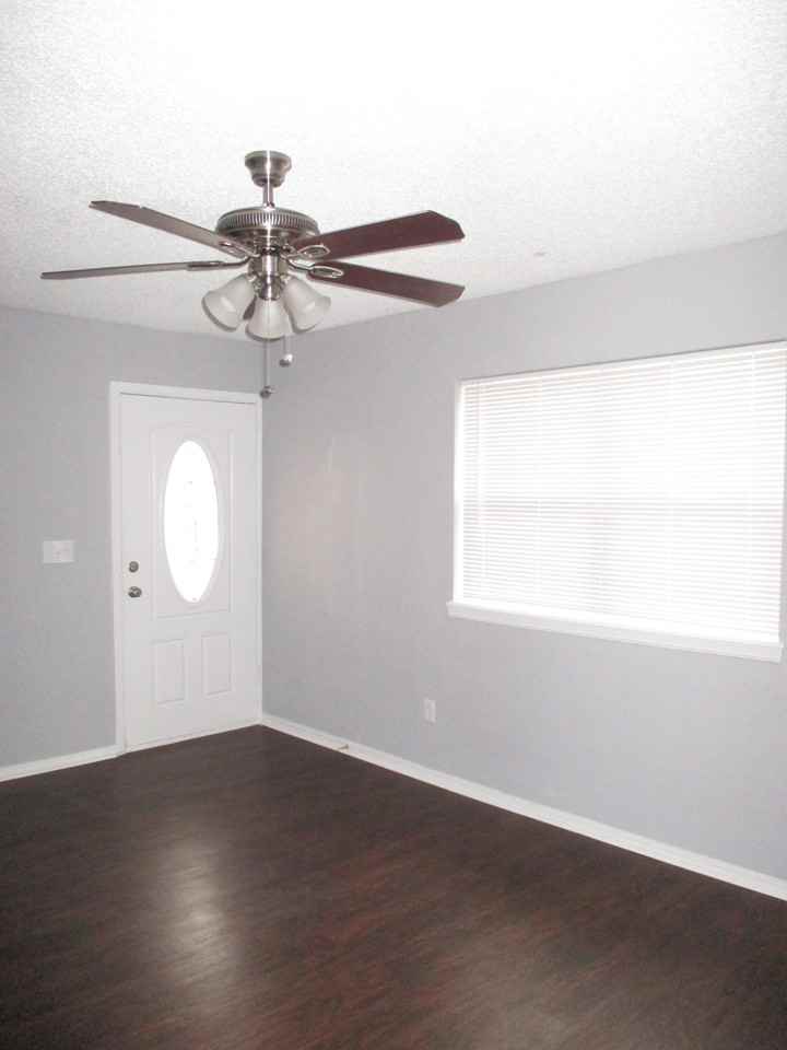 121 Bainbridge Rd - Photo 3 of 20