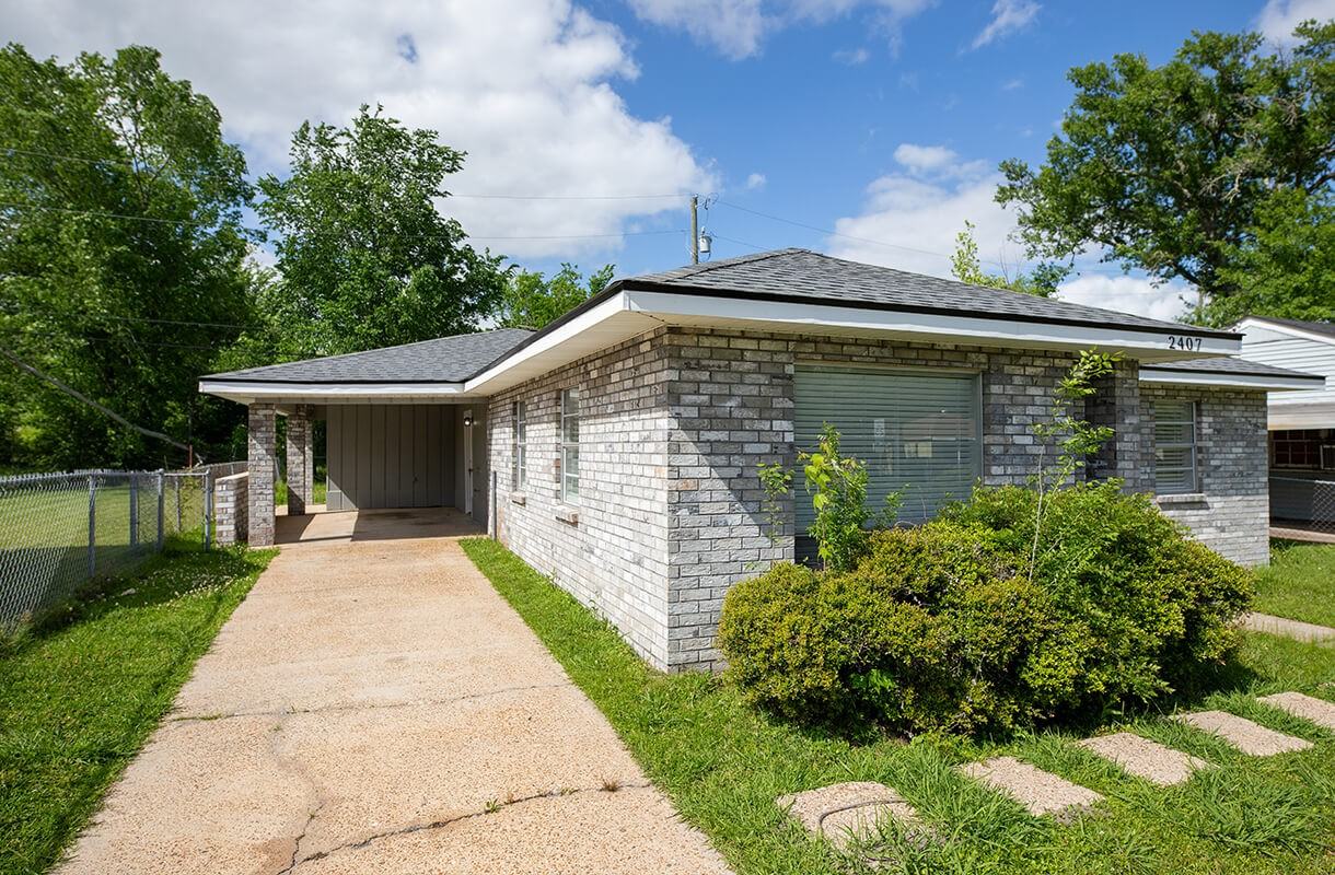 2407 9th St - Photo 2 of 17