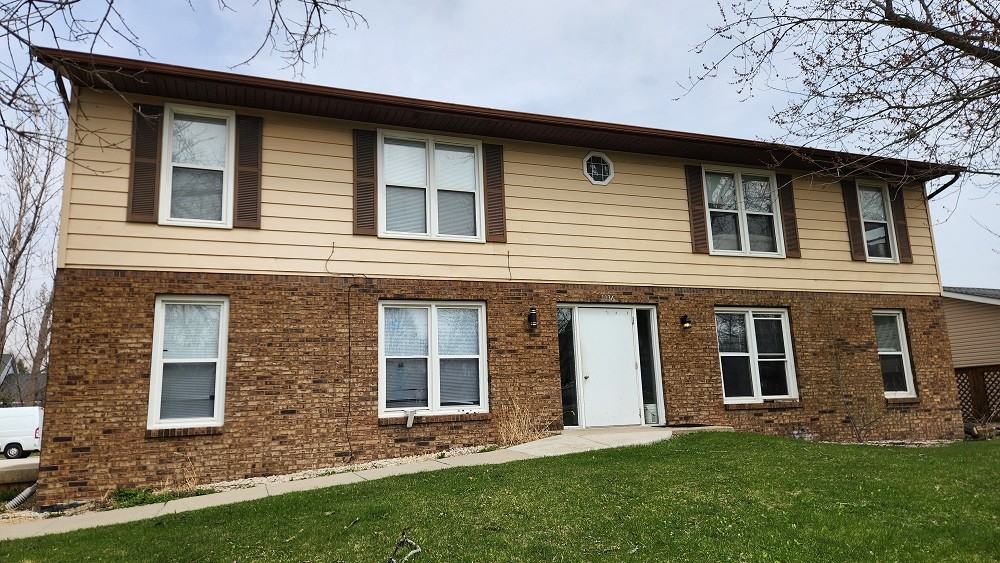 1036 Meadow St - Photo 2 of 11