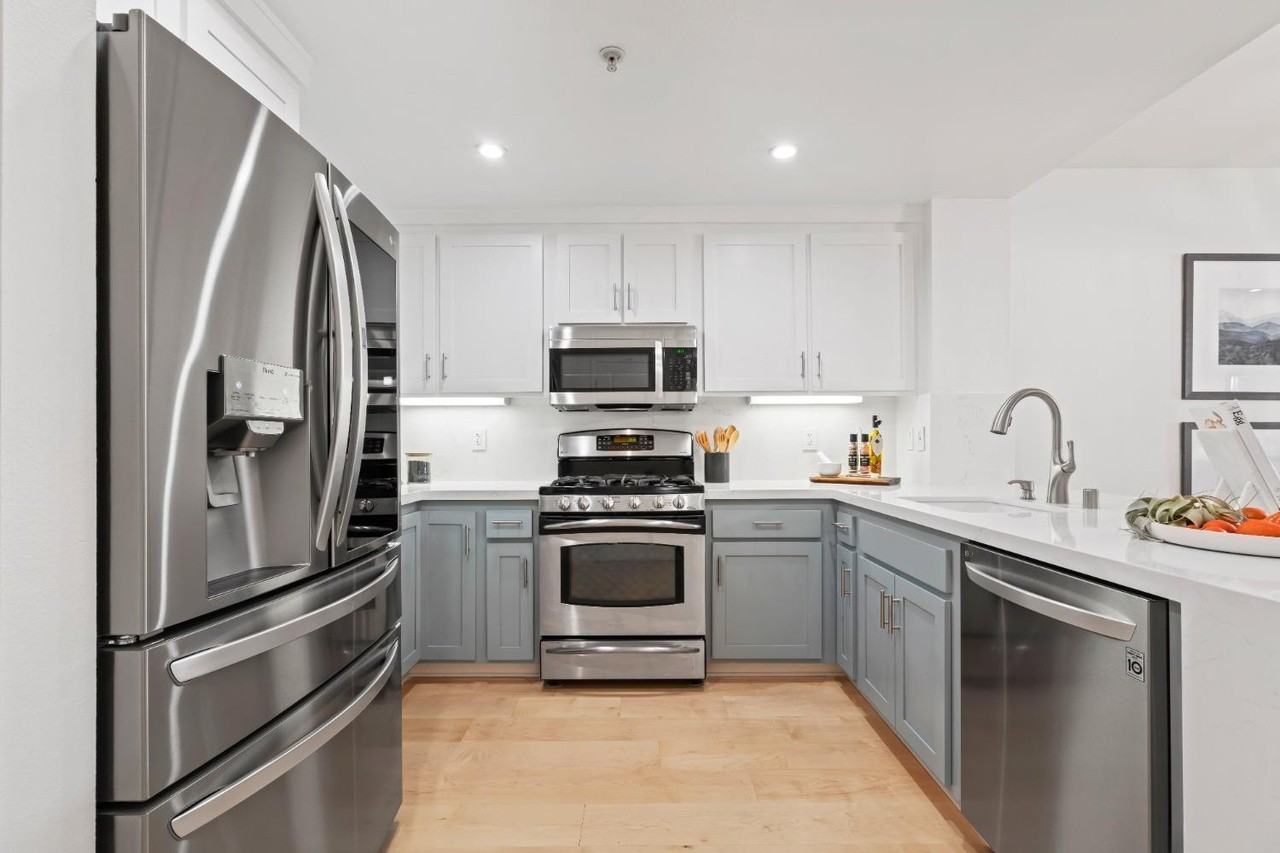 401 Crescent Ct - Photo 2 of 13