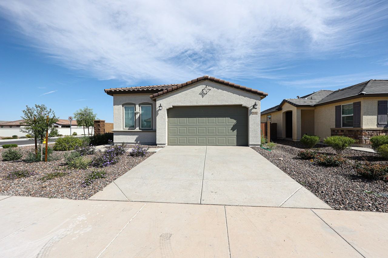 36410 W Leonessa Ave - Photo 2 of 39