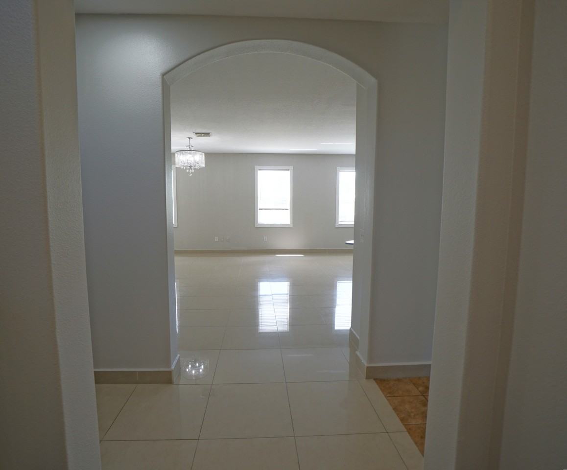 10537 Coral Key Ave - Photo 3 of 34