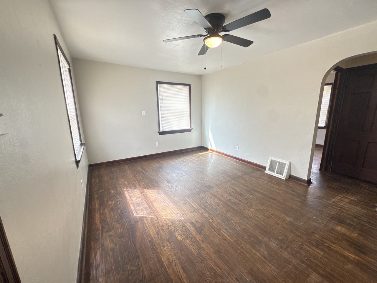10193 Green Valley Dr - Photo 2 of 9