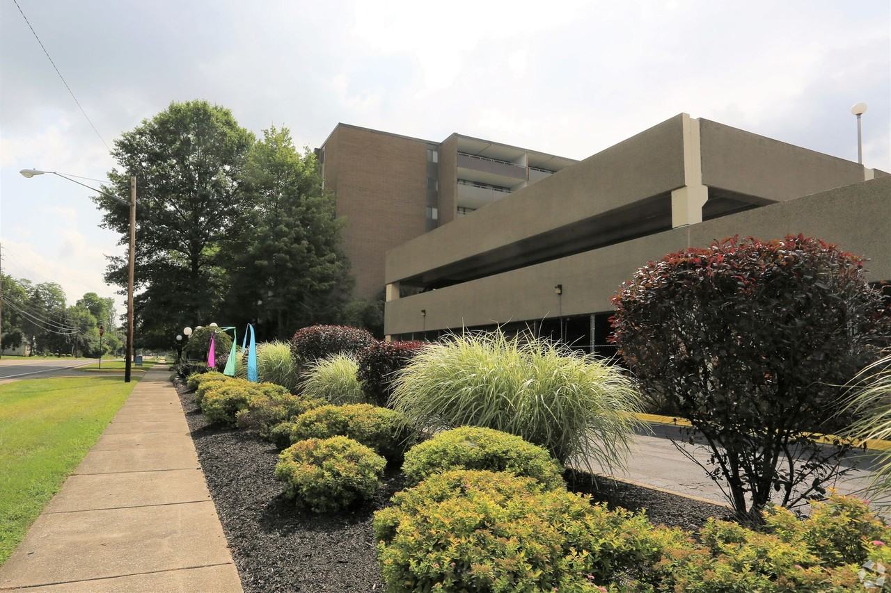 Fairway Tower & Manor Apartments - Photo 4 of 46