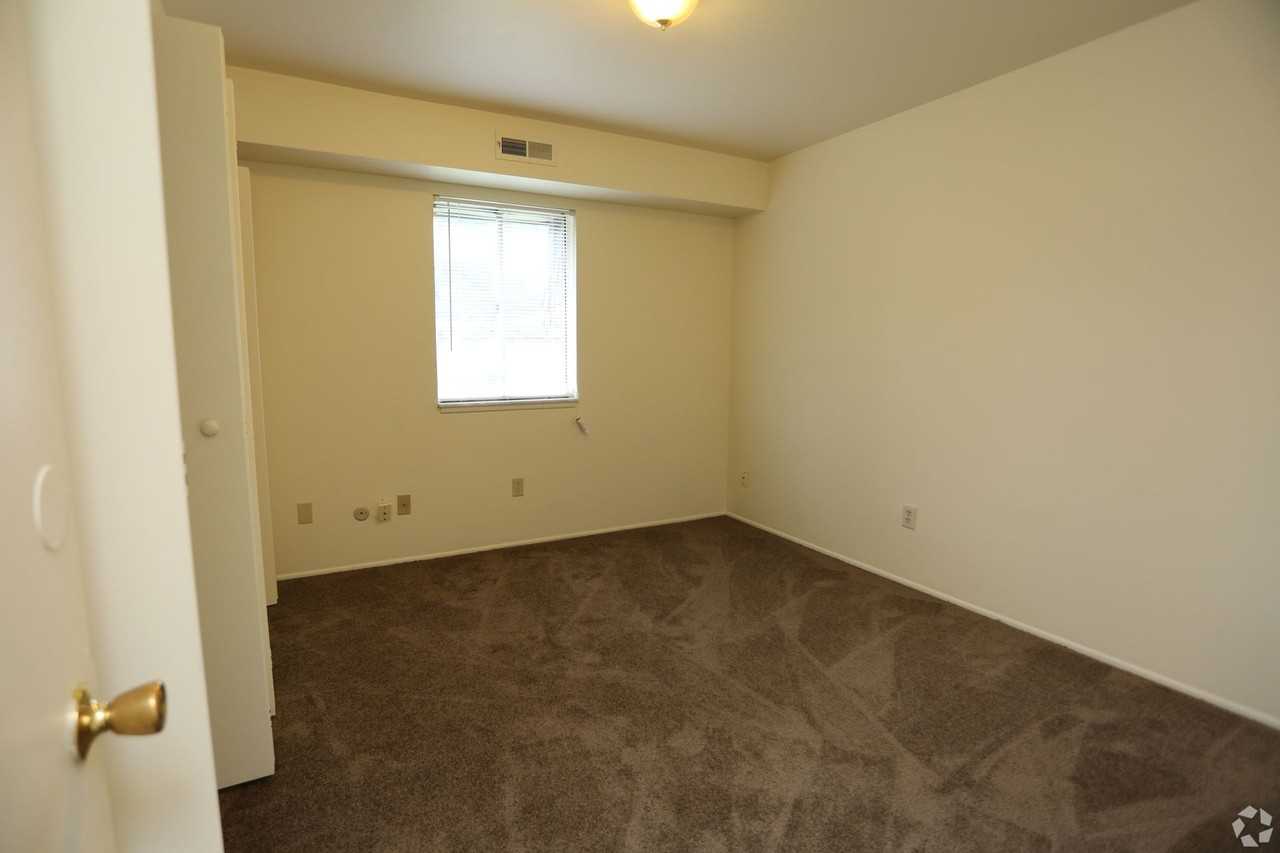 Fairway Tower & Manor Apartments - Photo 6 of 46