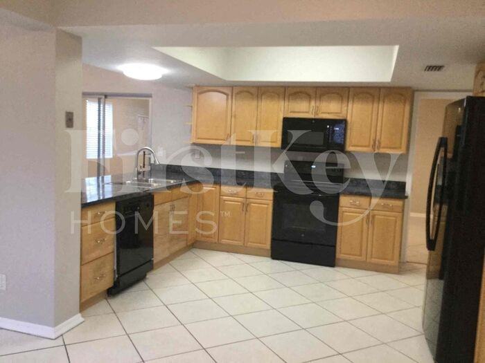 156 Sw 126th Ave - Photo 2 of 24
