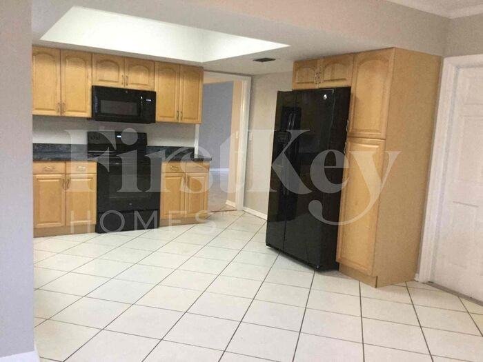 156 Sw 126th Ave - Photo 3 of 24