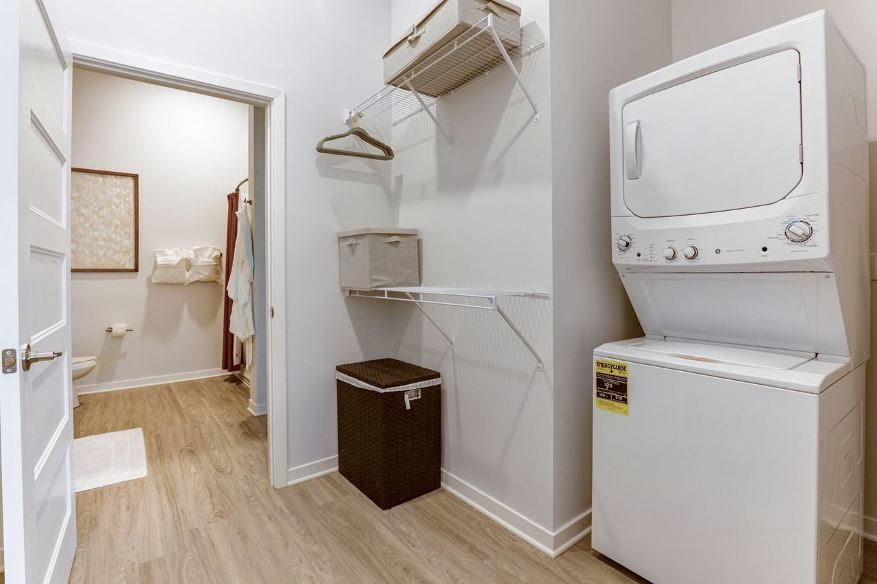 Pullman Pointe - Photo 6 of 50