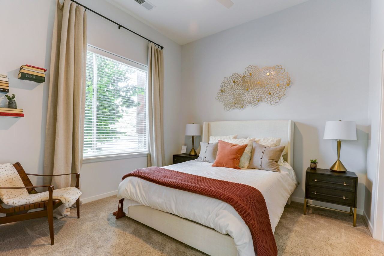 Pullman Pointe - Photo 7 of 50