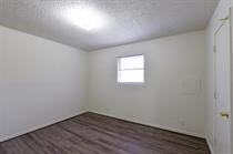 814 West Hastings Avenue - Photo 3 of 5