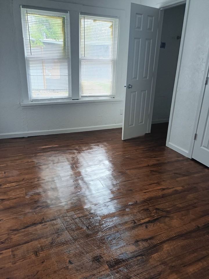 1732 Northwest 2nd St  1-7 - Photo 2 of 6