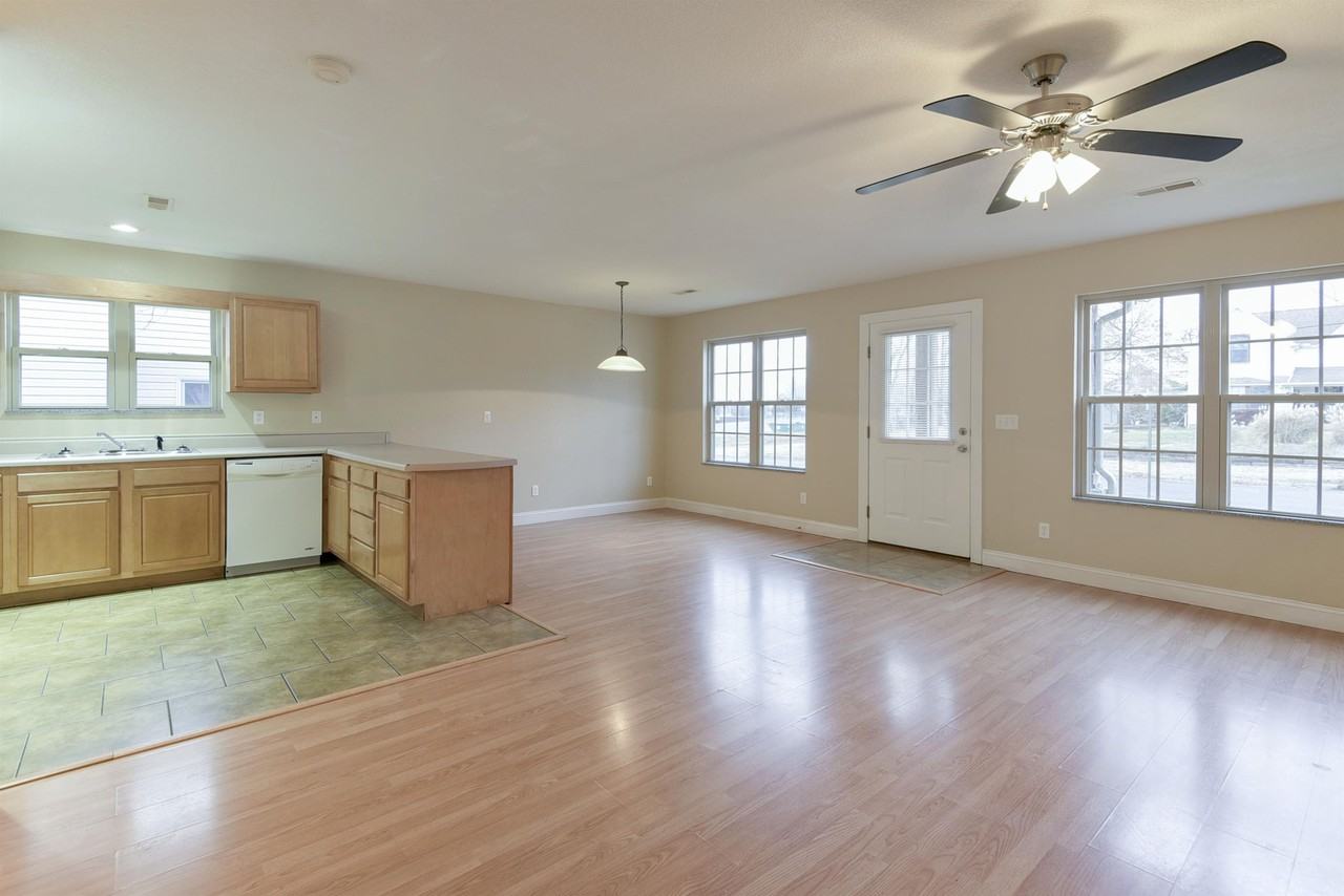 Mountain Grove Duplexes - Photo 2 of 21