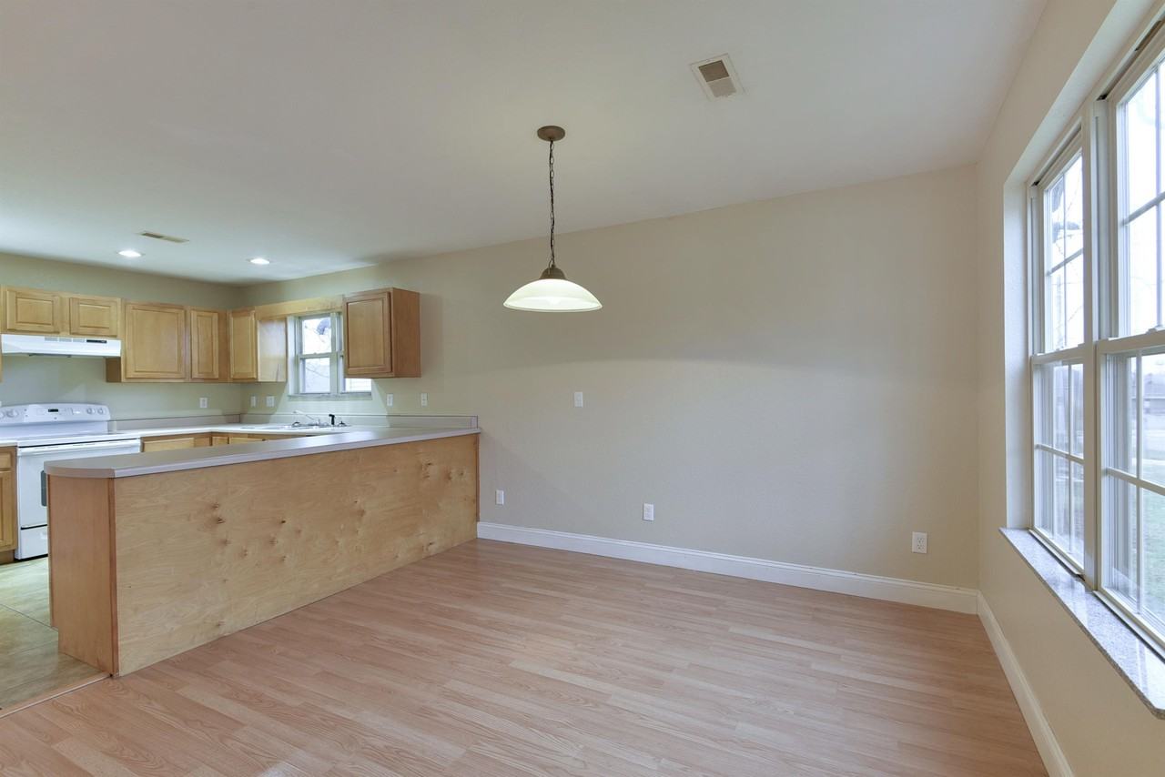 Mountain Grove Duplexes - Photo 3 of 21