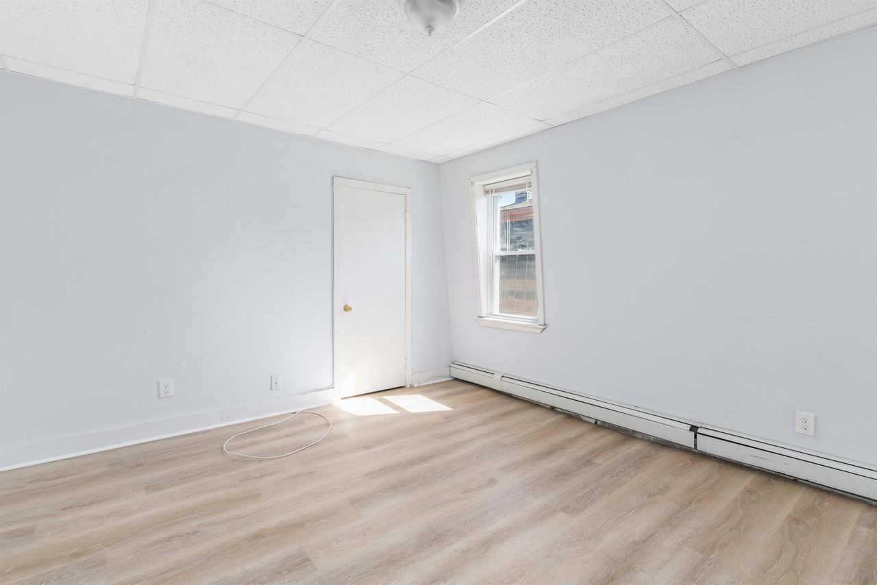 79 Oak Street - Photo 3 of 20