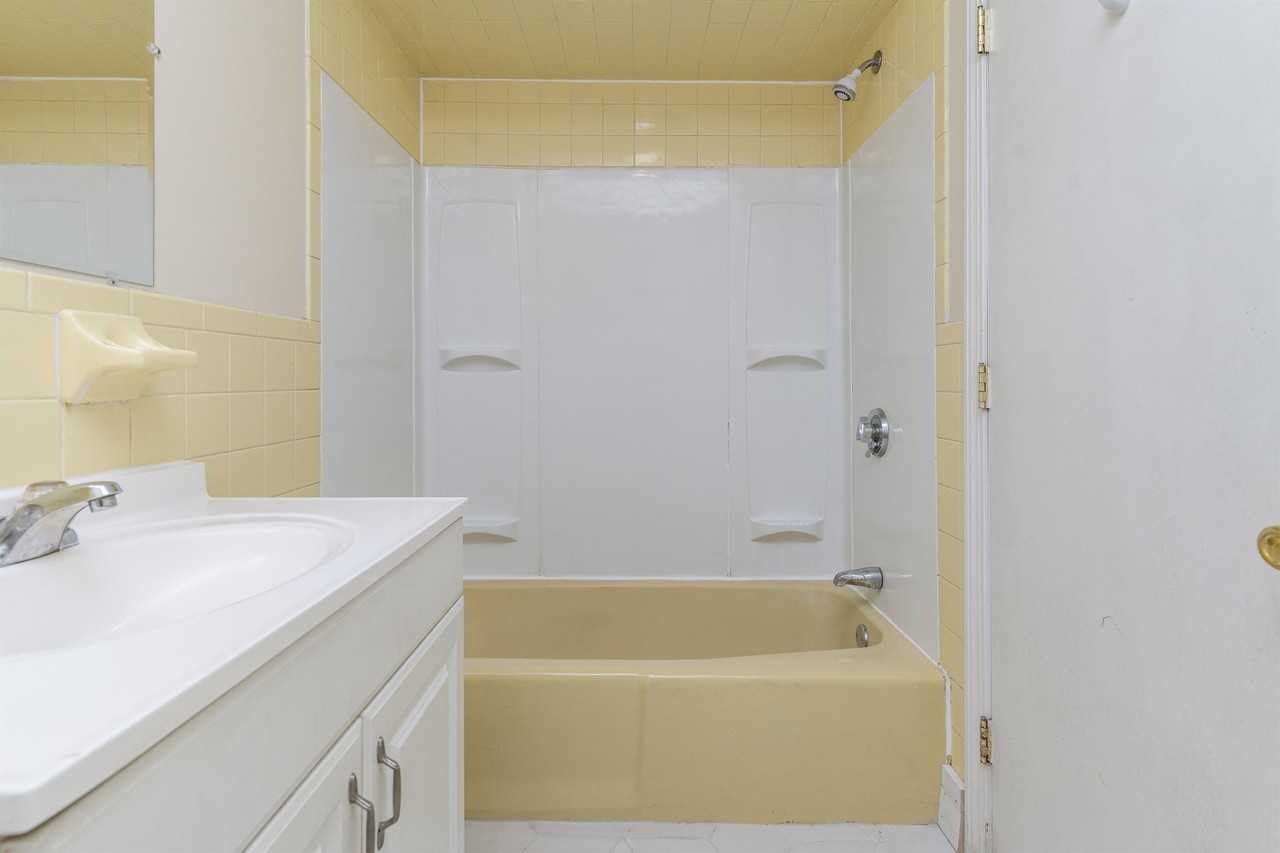 79 Oak Street - Photo 4 of 20