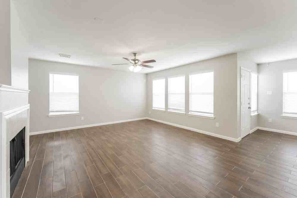 16102 Dawn Marie Ln - Photo 4 of 17