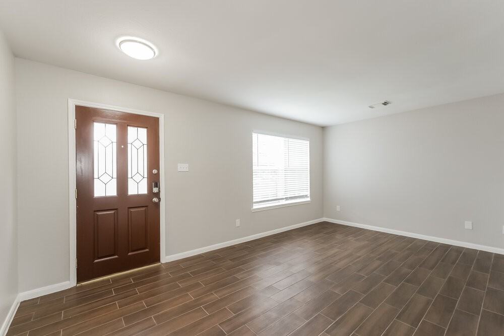 16102 Dawn Marie Ln - Photo 5 of 17
