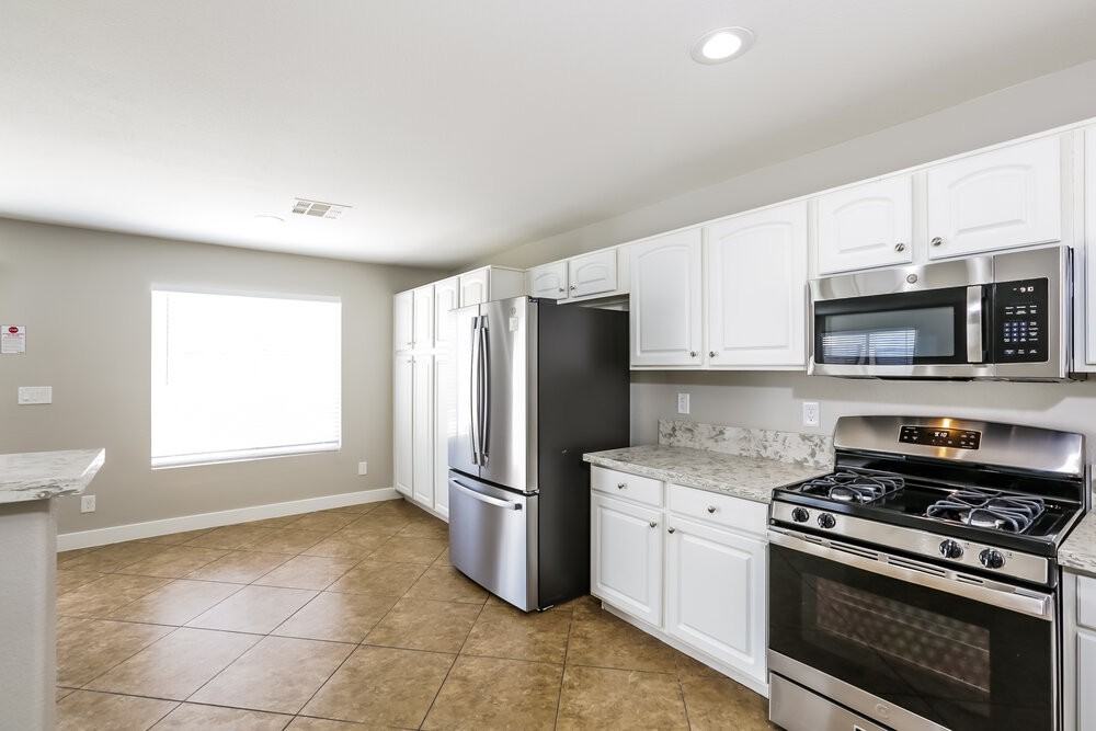 8652 Majestic Pine Ave - Photo 7 of 17