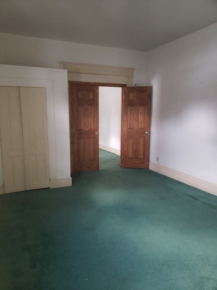 115 S Walnut St - Photo 3 of 6