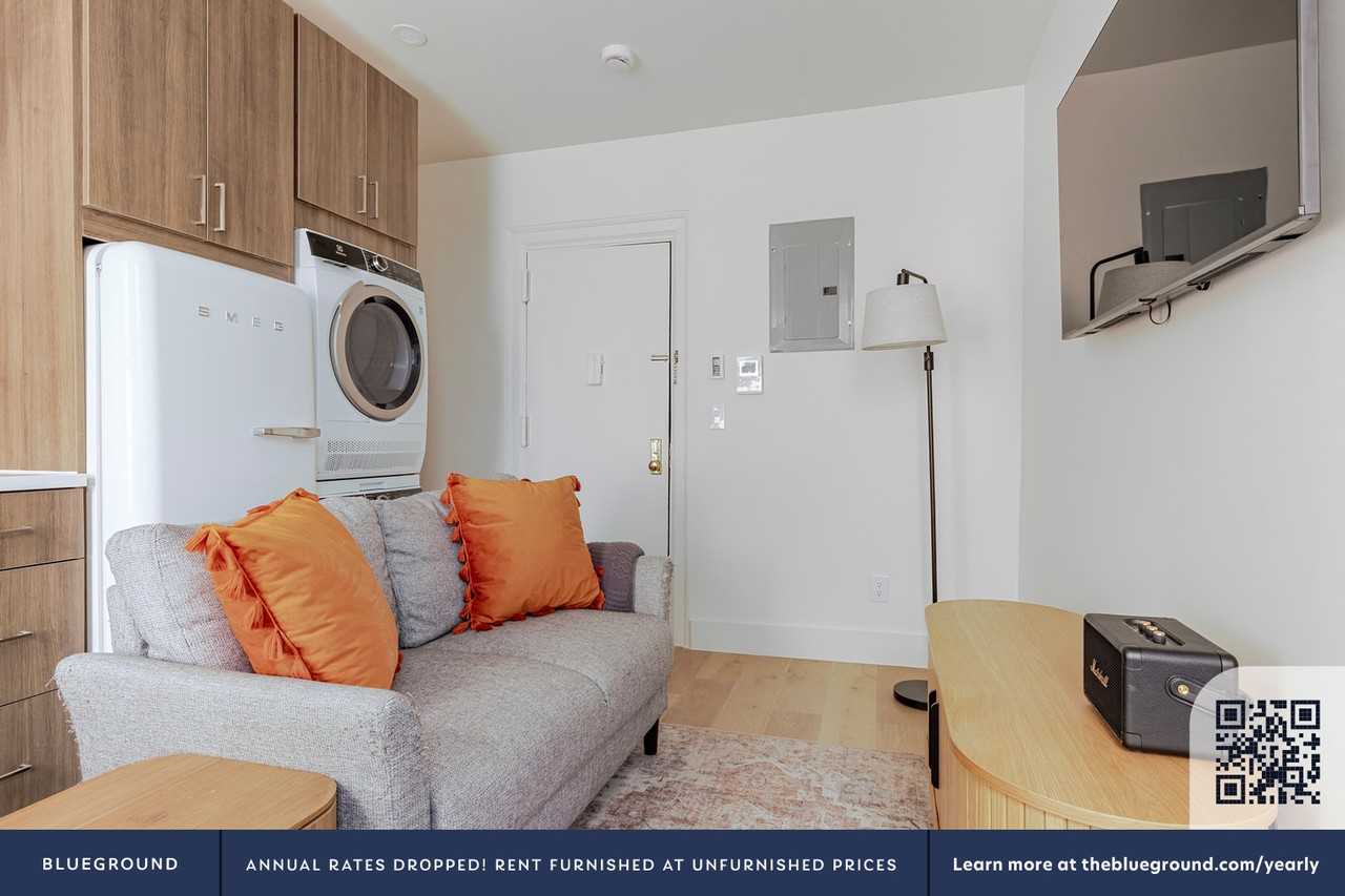 82 Washington Pl #1814 - Photo 3 of 15