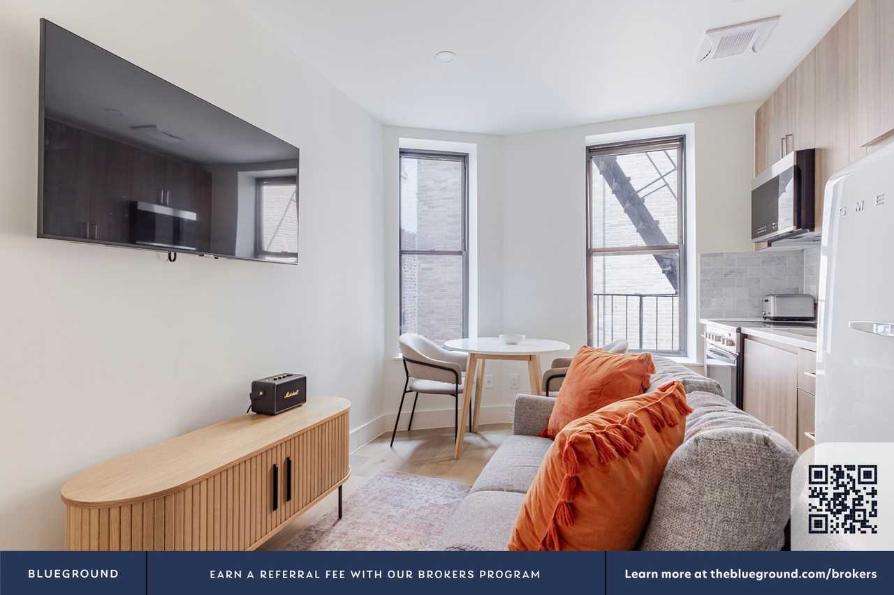 82 Washington Pl #1814 - Photo 4 of 15