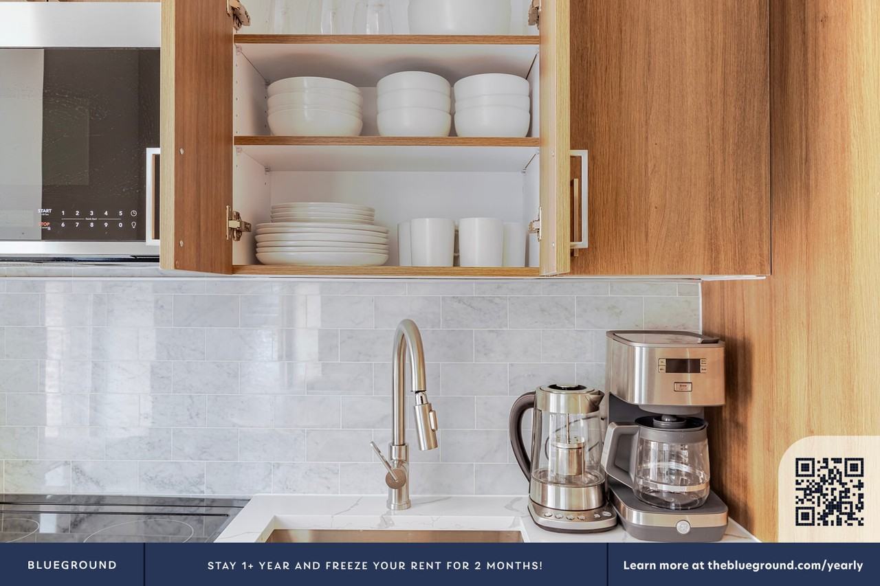 82 Washington Pl #1814 - Photo 7 of 15