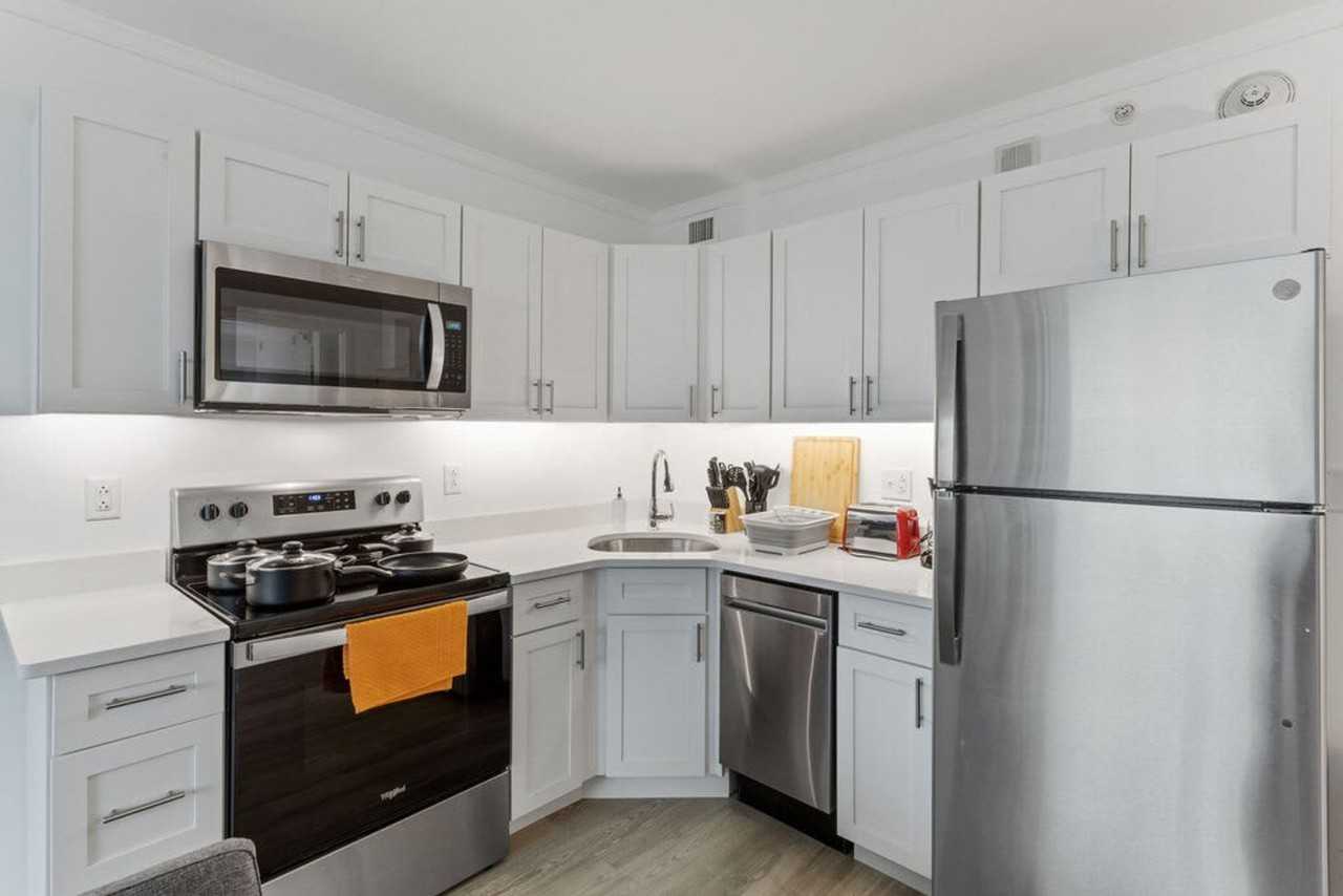 810 Pacific Avenue - Photo 4 of 35