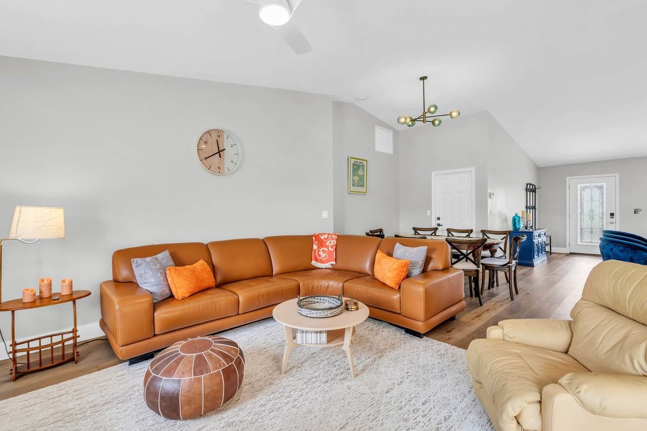 81 Wickliffe Dr #1073563P - Photo 4 of 33