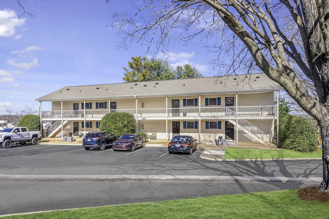 Signal Hill Apartments and Townhomes - Photo 6 of 46