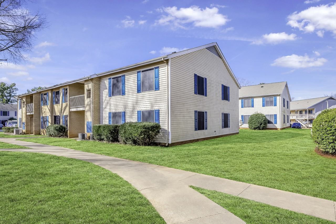 Signal Hill Apartments and Townhomes - Photo 4 of 52