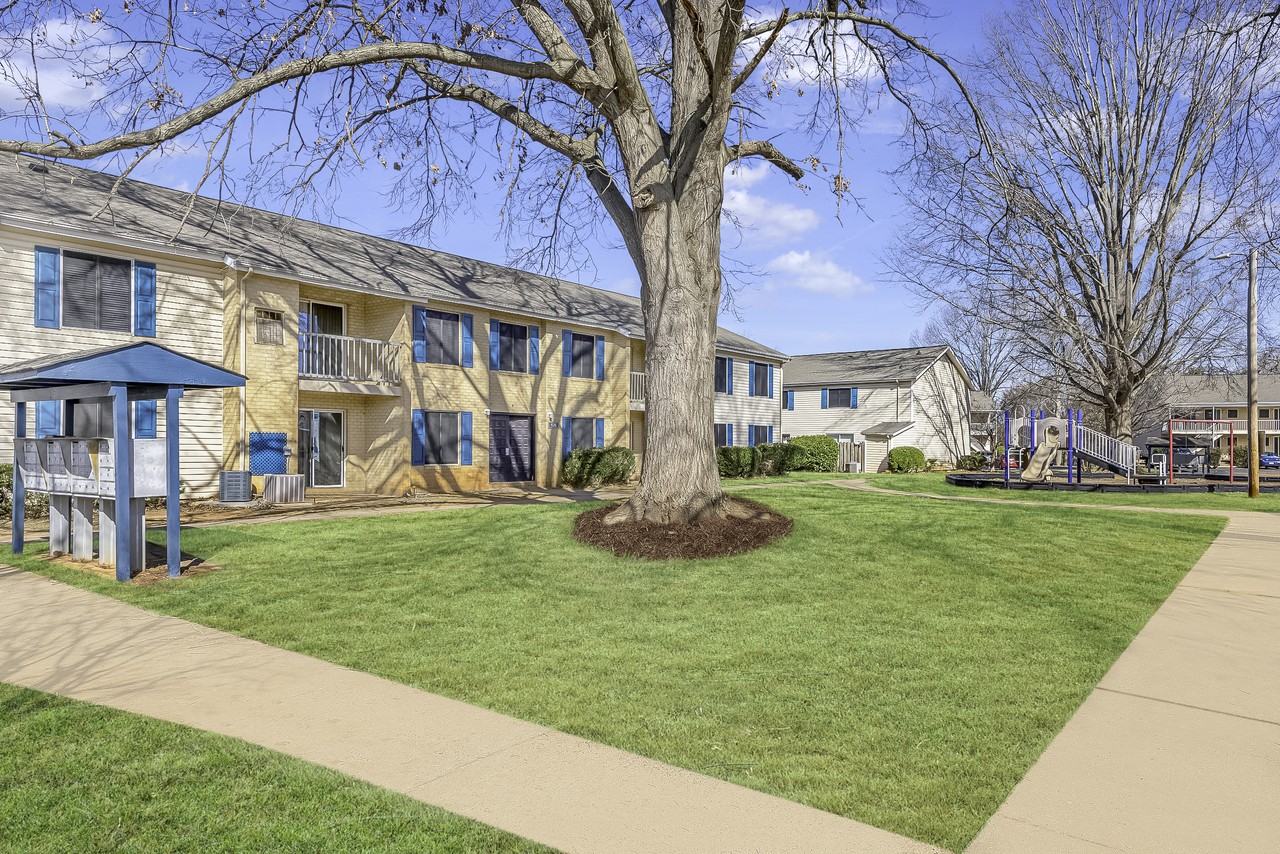 Signal Hill Apartments and Townhomes - Photo 7 of 52