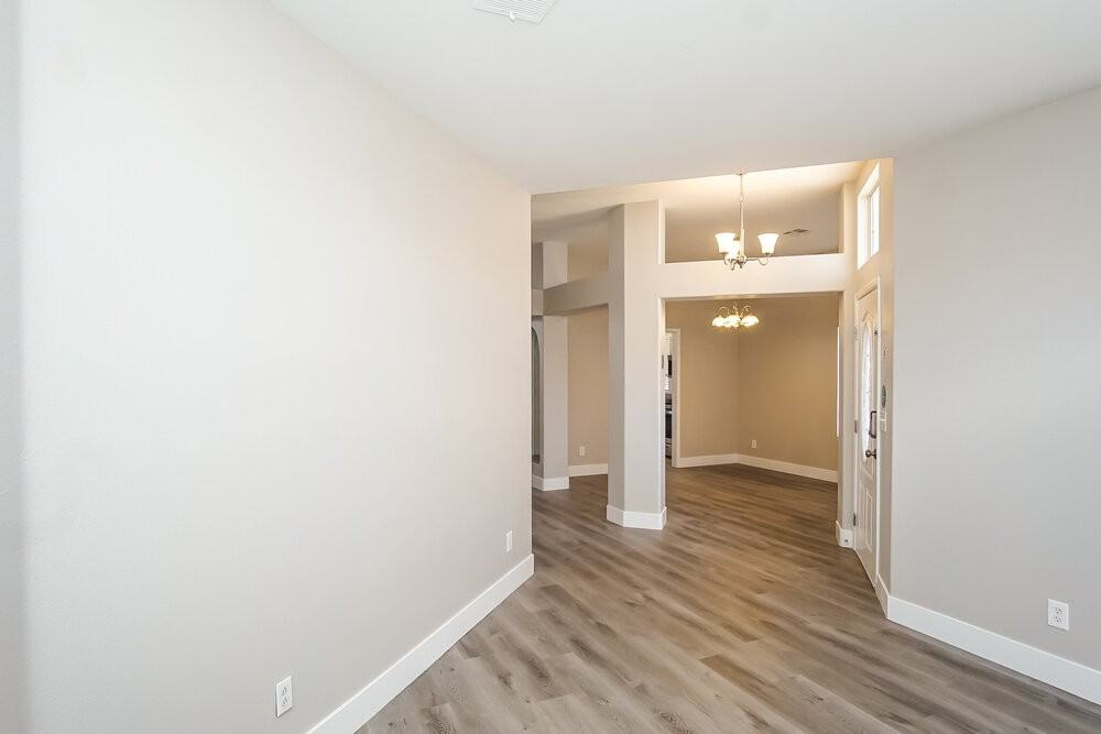 456 Wright Way - Photo 3 of 16