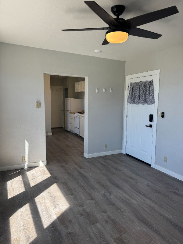 411 N 1st St #B - Photo 6 of 11