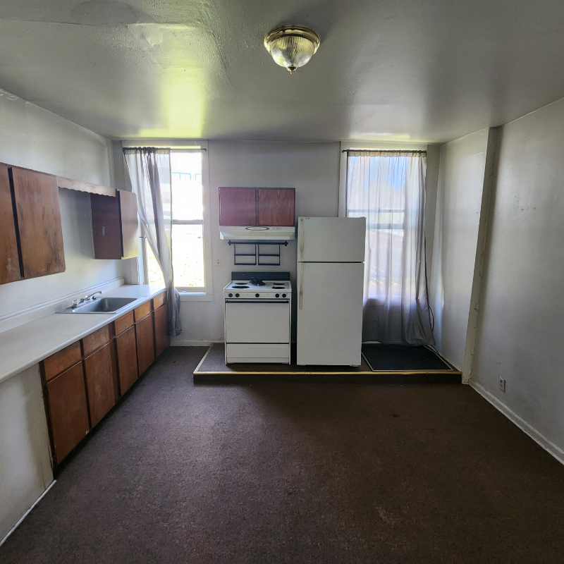 216 E Jewett Blvd #4 - Photo 3 of 7