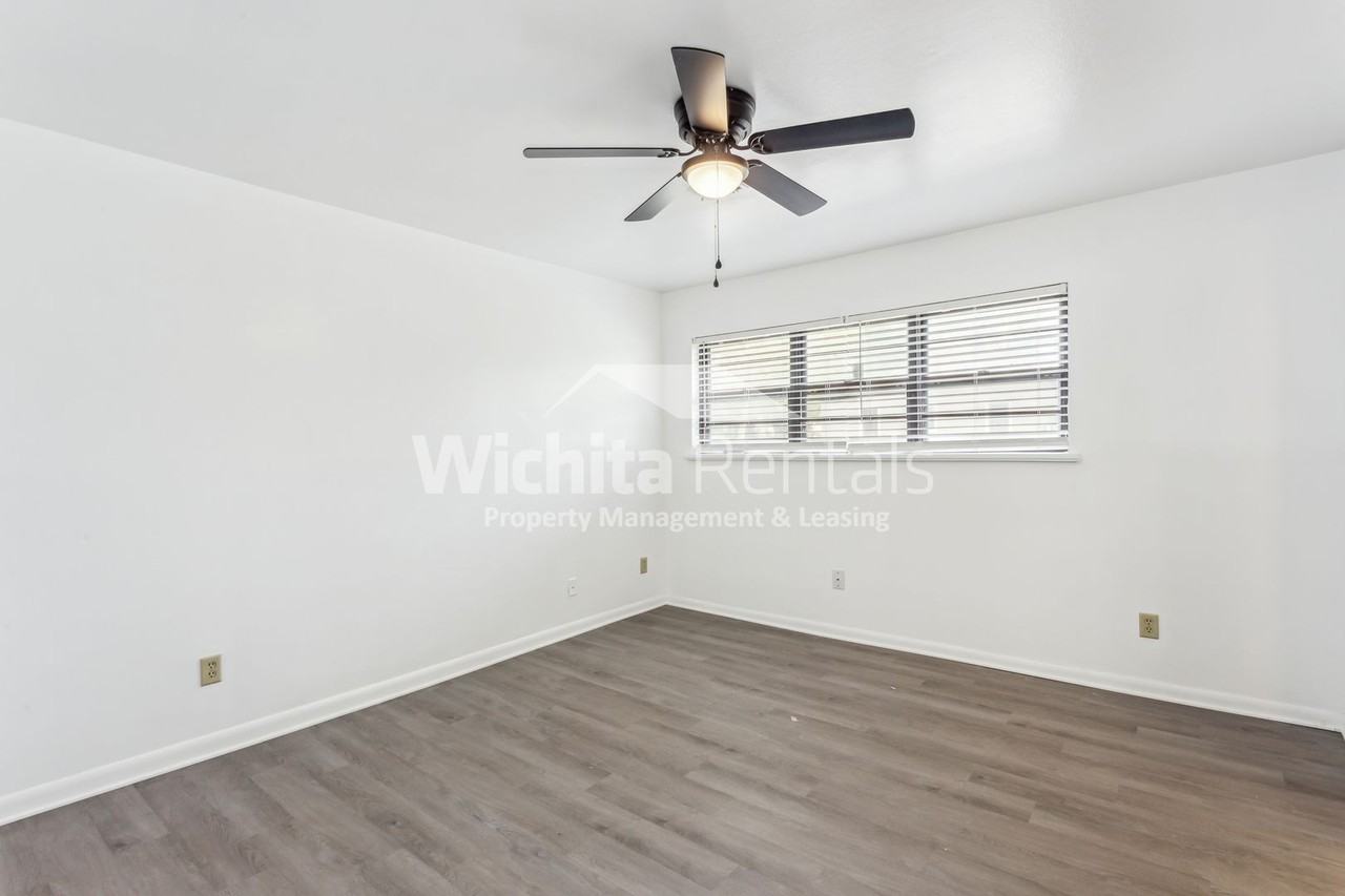 1818 N Burns St - Photo 7 of 15