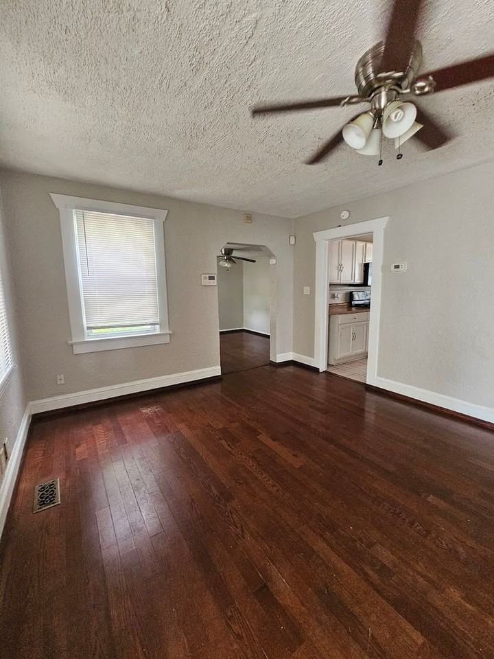 2904 Peronne Ave - Photo 3 of 22