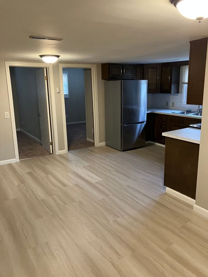 404 Plymouth Ave - Photo 3 of 15