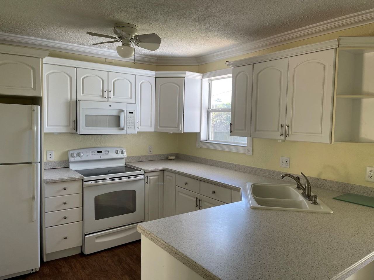 660 S Ridgewood Ave - Photo 2 of 11