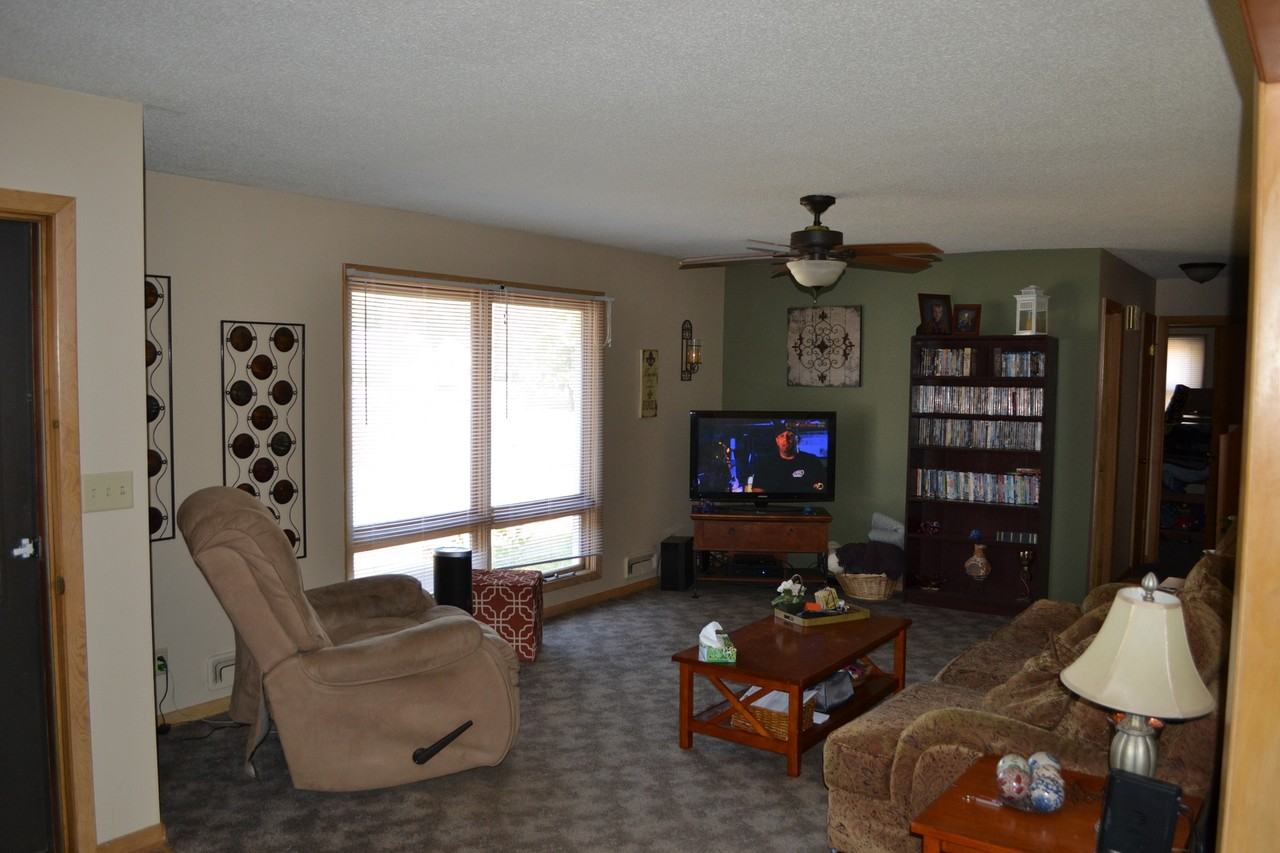 322 Webster St - Photo 6 of 50