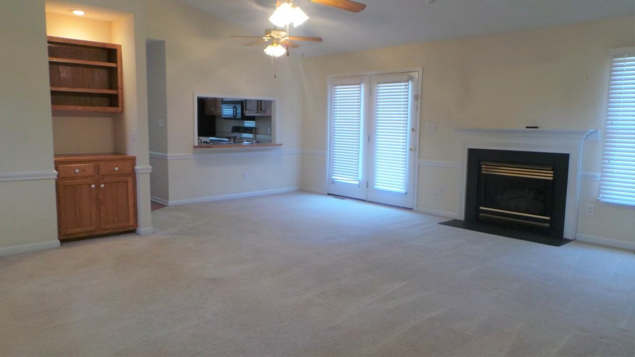 1003 Pine Ridge Ct - Photo 4 of 10