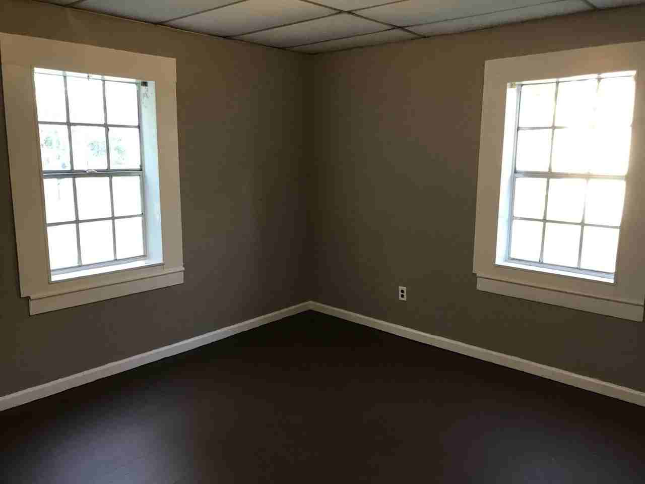 15 Comnock Ave - Photo 2 of 8